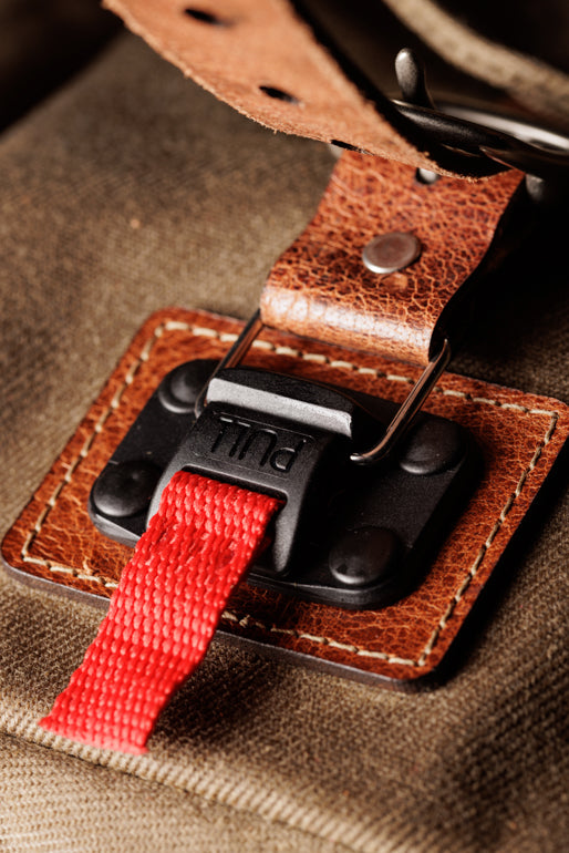 headlockstudio フランキー　ブリスターパック Explorer MoneyMaker Backpack | Canvas and Leather Camera Backpack